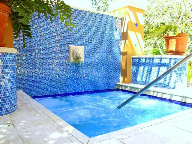 2-bedroom home at 19901 E Country Club Drive #2405, Aventura