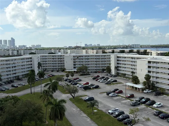 2-bedroom home at 18011 Biscayne Boulevard #905, Aventura