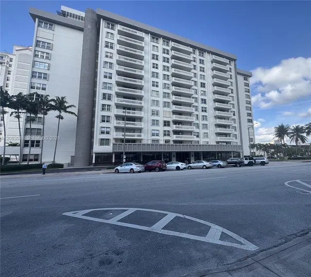 2-bedroom home at 625 Biltmore Way #1103, Coral Gables