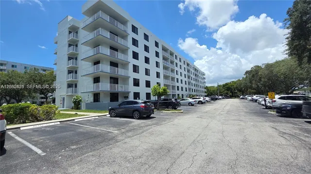 2-bedroom home at 901 Hillcrest Drive #215, Hollywood