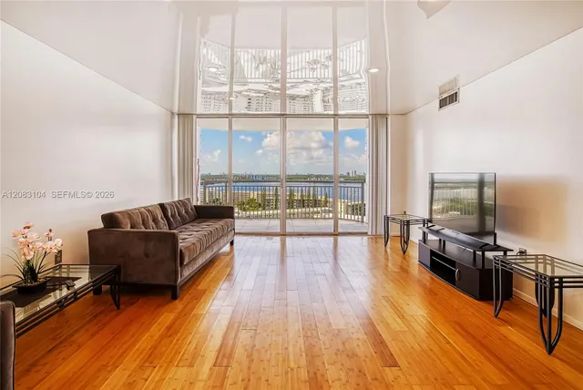 2-bedroom home at 18021 Biscayne Boulevard #1604, Aventura