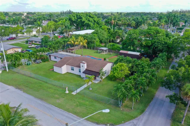 4-bedroom home at 141 NE 14th Street, Homestead