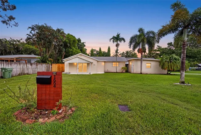 2-bedroom rental at 1664 SW 28th Avenue, Fort Lauderdale