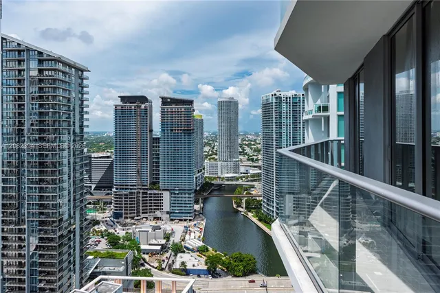 1-bedroom rental at 77 SE 5th Street #3908, Miami