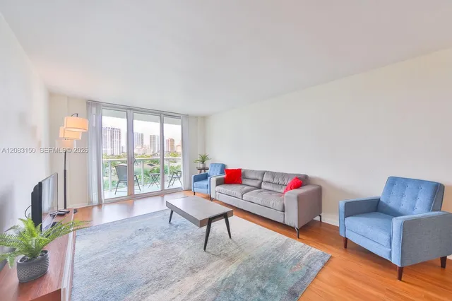 1-bedroom rental at 19370 Collins Avenue #622, Sunny Isles Beach