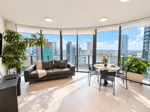 1-bedroom rental at 121 NE 5th Street #2905, Miami