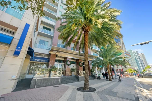 1-bedroom rental at 244 Biscayne Boulevard #451, Miami