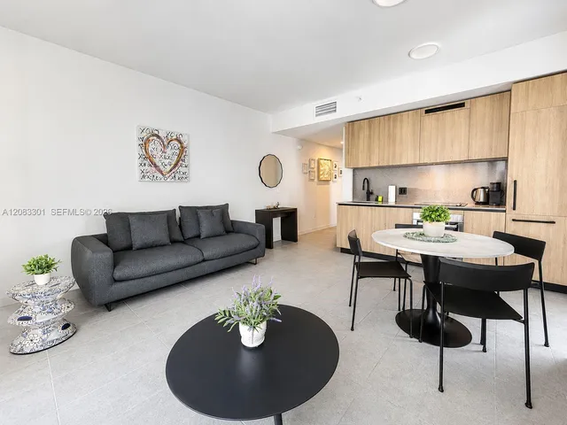 1-bedroom rental at 121 NE 5th Street #2408, Miami