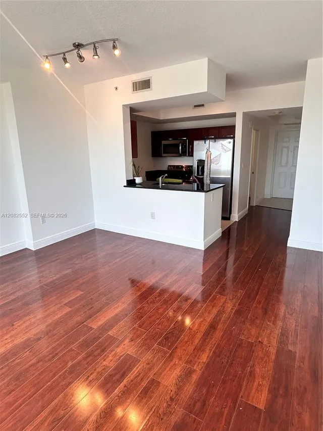1-bedroom rental at 7275 SW 90th Way #605, Miami