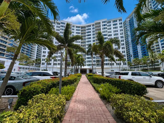 2-bedroom rental at 3505 S Ocean Drive #402, Hollywood