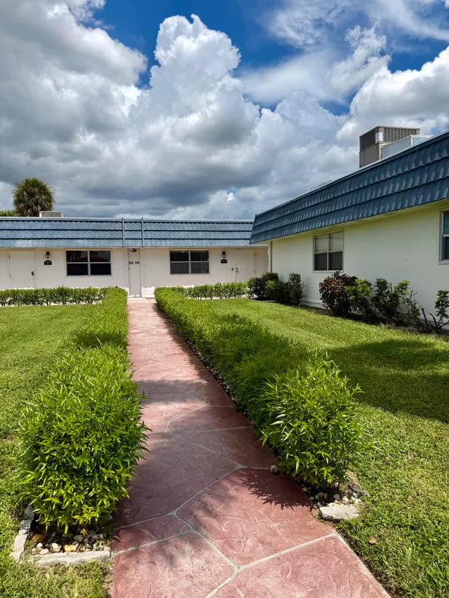 1-bedroom rental at 119 WATERFORD E, Delray Beach
