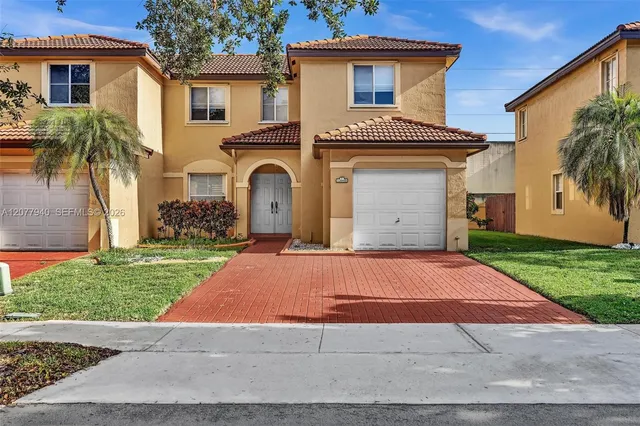 3-bedroom home at 13949 N Forest Oak Circle, Davie