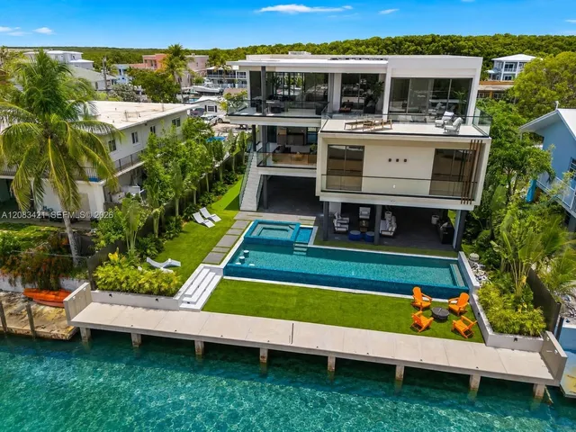 5-bedroom rental at 16 S Exuma Road, Key Largo