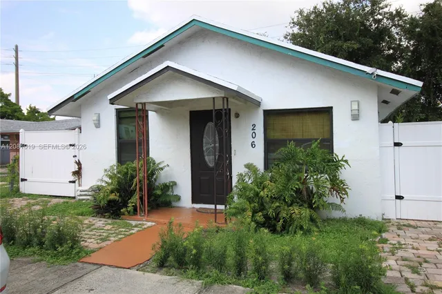 2-bedroom rental at 206 SW 2nd Terrace, Dania Beach