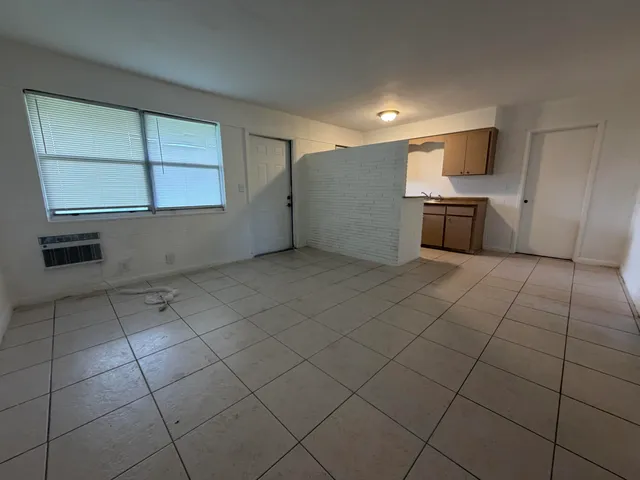 3-bedroom rental at 711 NW 4TH Avenue #2, Fort Lauderdale