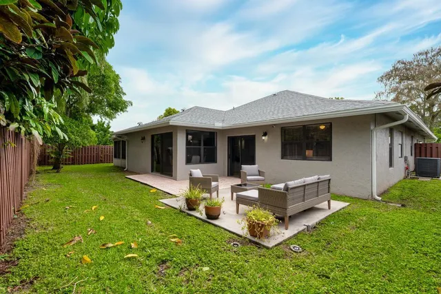 4-bedroom rental at 13575 COLUMBINE Avenue, Wellington