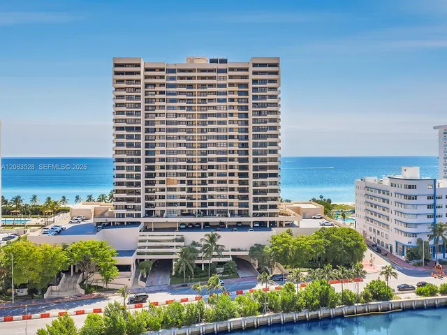1-bedroom home at 2555 Collins Avenue #1604, Miami Beach
