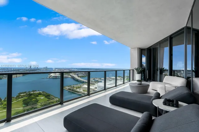4-bedroom home at 1000 Biscayne Boulevard #3402, Miami