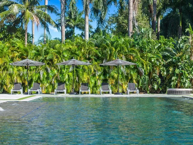 6-bedroom home at 280 NE 156th Street, Miami