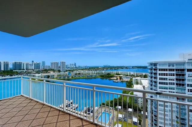3-bedroom home at 18071 Biscayne Boulevard #PH03 & PH04, Aventura