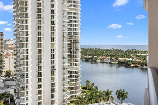 2-bedroom home at 19667 W Turnberry Way #15-G, Aventura