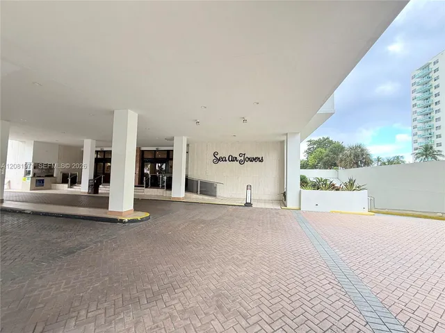 1-bedroom rental at 3725 S Ocean Drive #423, Hollywood