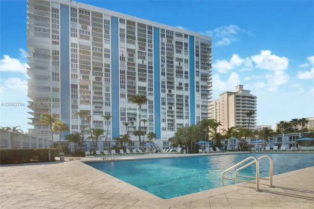 2-bedroom rental at 881 Ocean Drive #25E, Key Biscayne