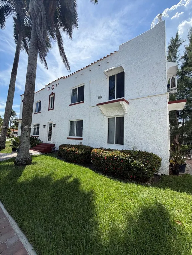 2-bedroom rental at 817 Tyler Street #1, Hollywood