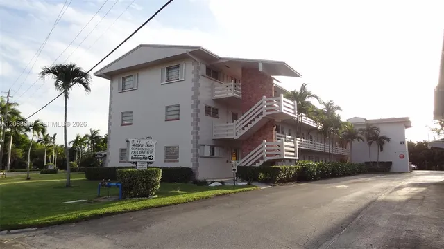1-bedroom rental at 700 Layne Boulevard #319, Hallandale Beach