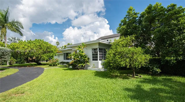2-bedroom rental at 85 S Hibiscus Drive, Miami Beach