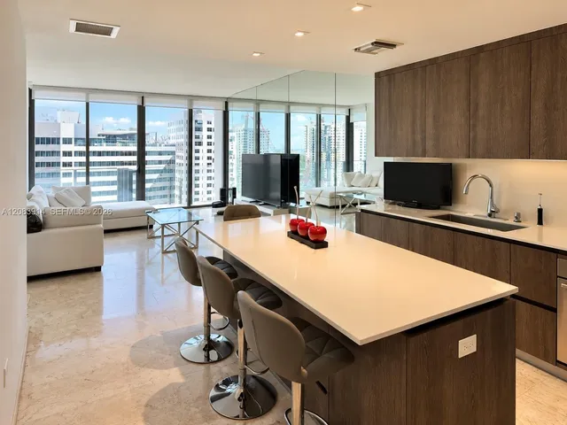 1-bedroom rental at 88 SW 7th Street #1808, Miami