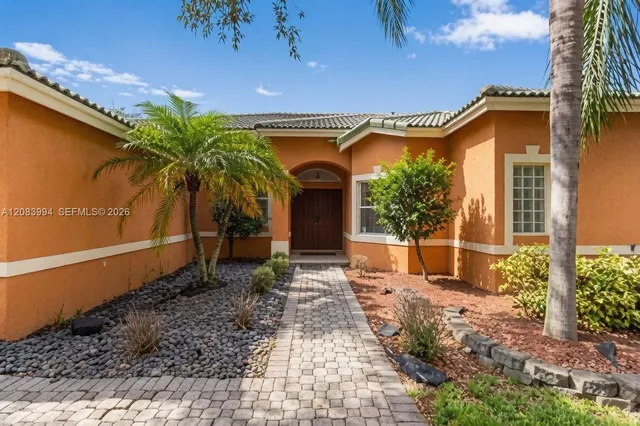 6-bedroom rental at 10989 NW 56th Court #N/A, Coral Springs