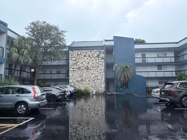 2-bedroom home at 3090 HOLIDAY SPRINGS Boulevard #105, Margate