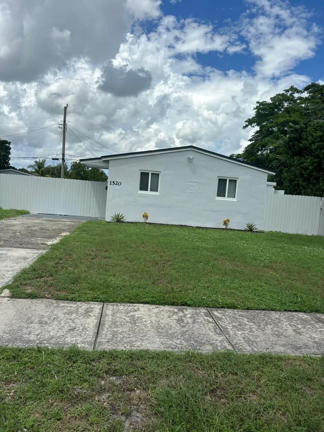 3-bedroom home at 1520 N 68th Terrace, Hollywood