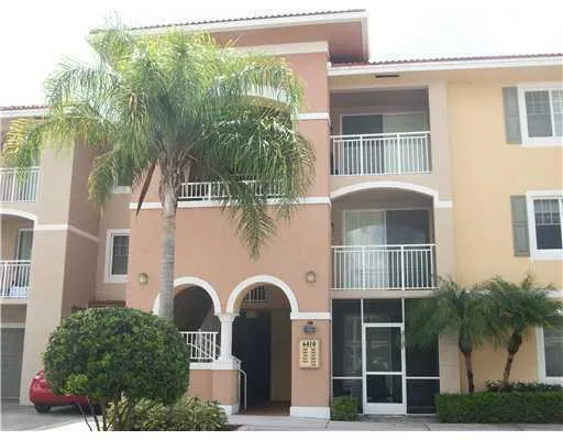 2-bedroom rental at 6410 Emerald Dunes Drive, West Palm Beach