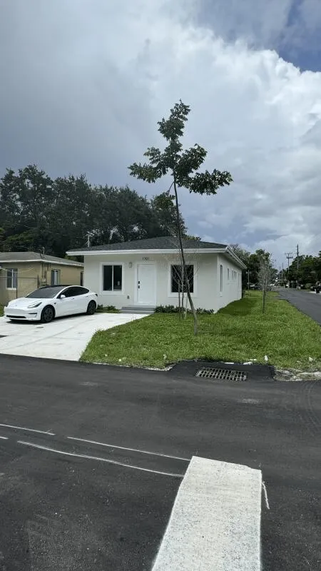 6-bedroom home at 1701 NW 9th Street, Fort Lauderdale