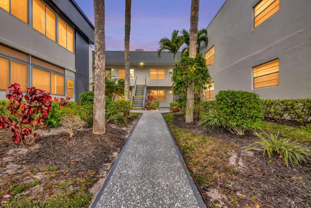 1-bedroom home at 370 BURGUNDY H #H, Delray Beach