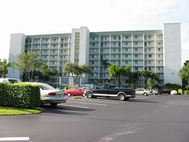 2-bedroom rental at 2232 N CYPRESS BEND Drive #307, Pompano Beach