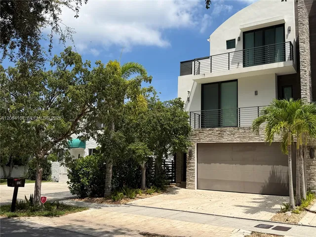 4-bedroom home at 106 NE 16th Terrace, Fort Lauderdale