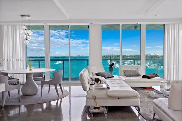 3-bedroom rental at 10 Venetian Way #804, Miami Beach