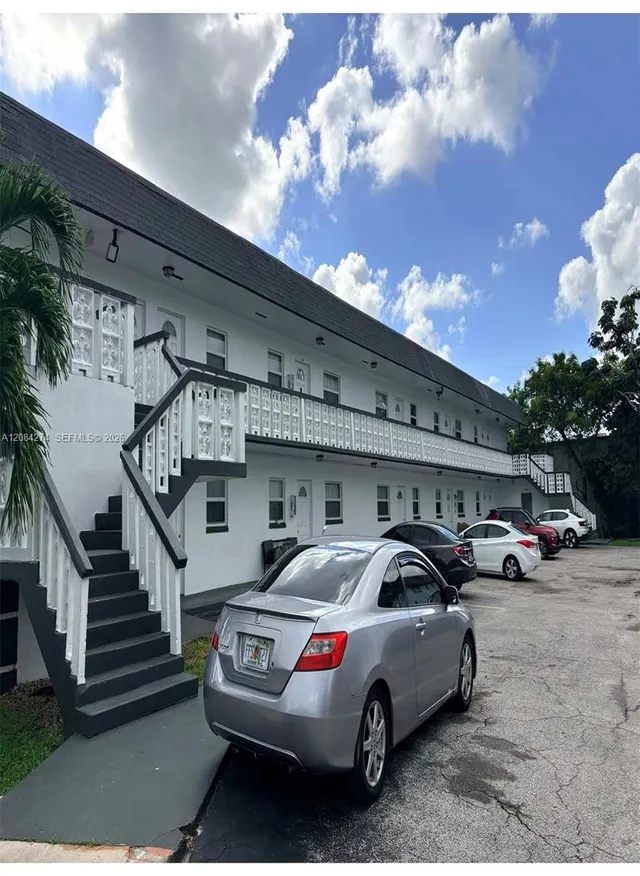 2-bedroom rental at 2840 Fillmore Street #7, Hollywood