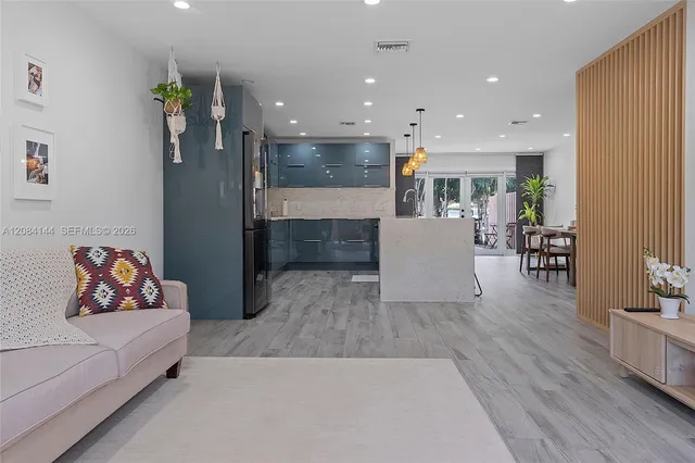 3-bedroom rental at 4868 Sheridan Street #5, Hollywood