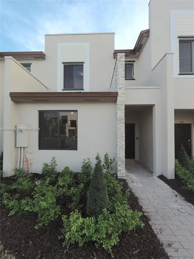 3-bedroom rental at 312 NE 208th Terrace #312, Miami