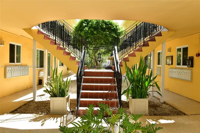 1-bedroom home at 65 N Washington Avenue #25, Miami Beach