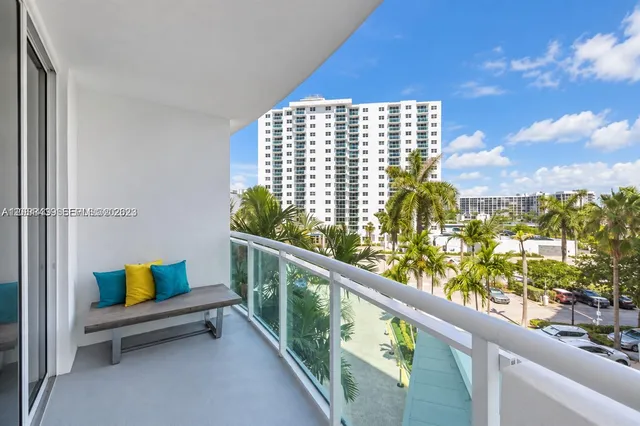 1-bedroom rental at 3001 S Ocean Drive #433, Hollywood