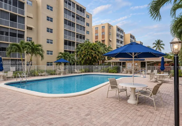 1-bedroom rental at 620 NE 12th Avenue #504, Hallandale Beach