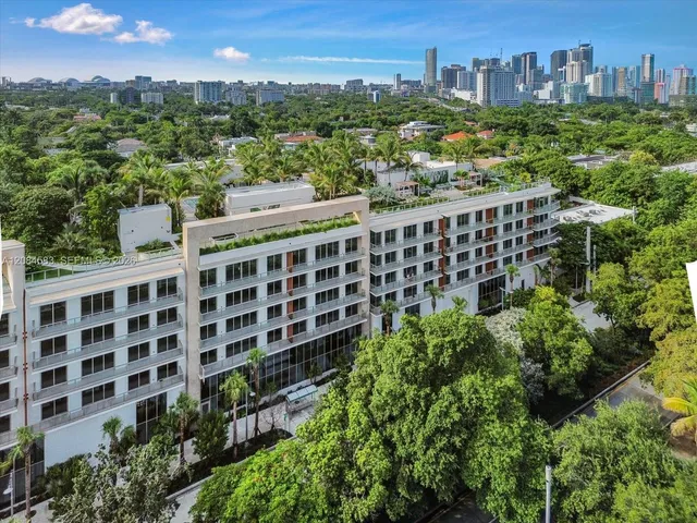 3-bedroom rental at 2200 Brickell Avenue #402, Miami
