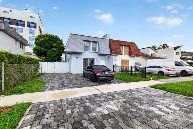 3-bedroom rental at 5435 SW 44TH Terrace, Dania Beach