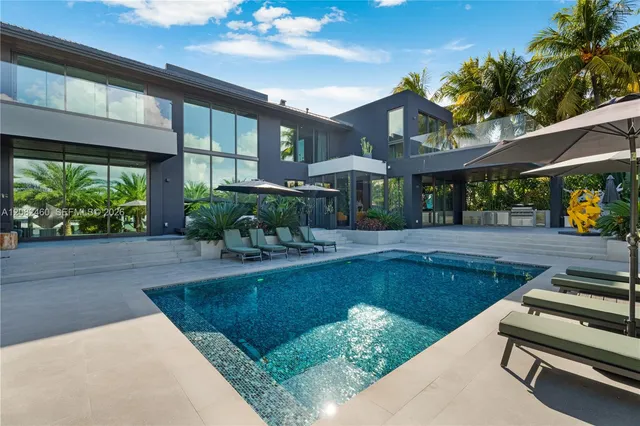 6-bedroom home at 131 Cape Florida Drive, Key Biscayne