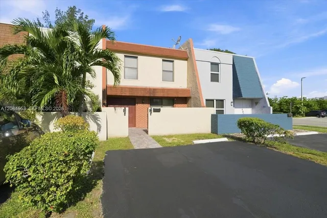 3-bedroom home at 7597 NW 75th Avenue, Tamarac